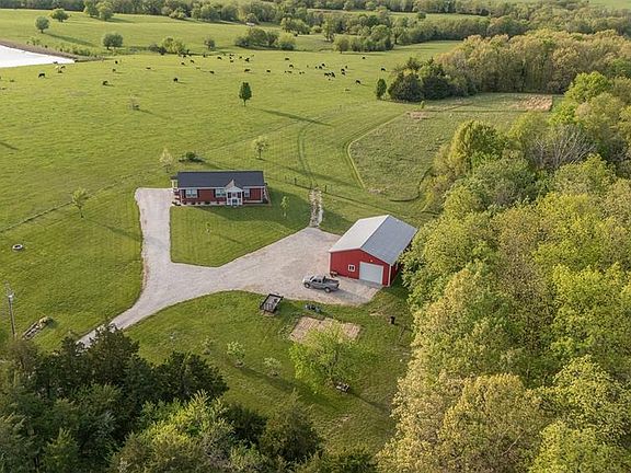 4th image of 42046 Indiana Ln