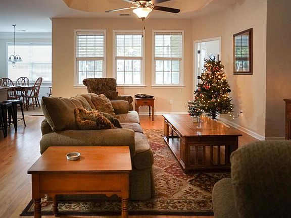 3rd image of 353 Whispering Breeze Ln