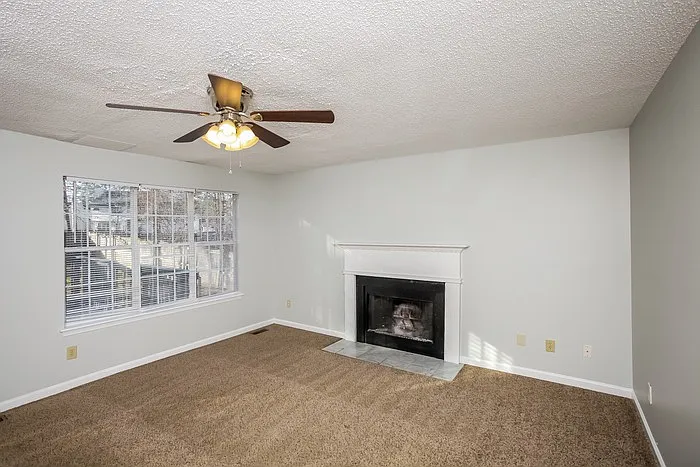4 bed, 2.5 bath, 2142 sqft, $2,195 — Photo 4
