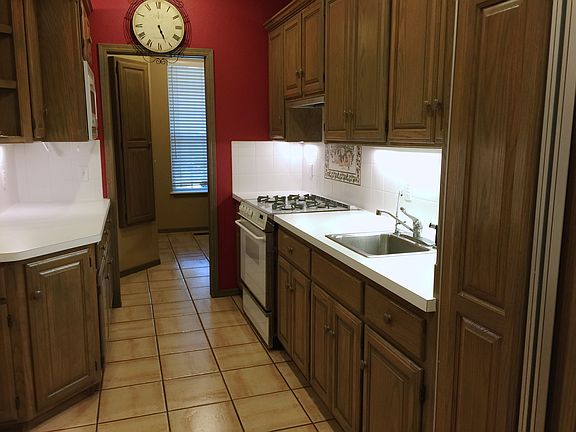 3rd image of 6901 Sandlewood Dr