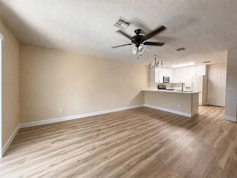 12718 Somerset Oaks St — Photo 6
