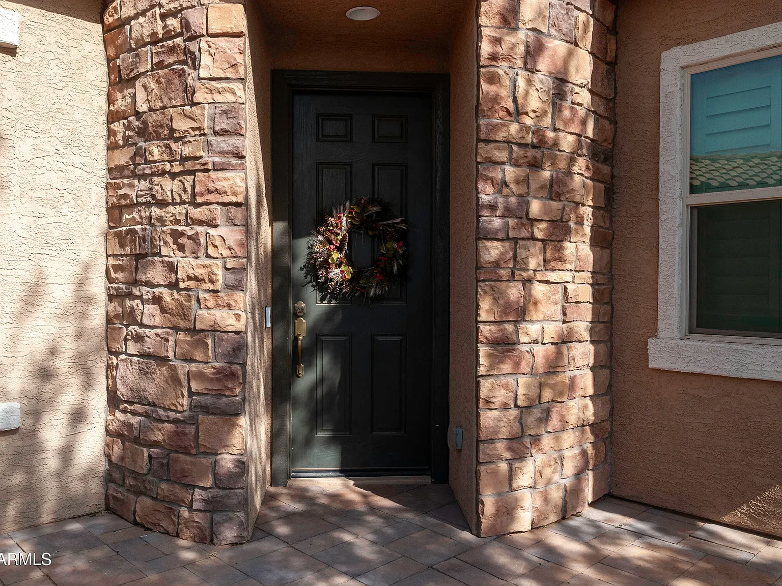 2 bed, 2.5 bath, 1911 sqft, $2,300 — Photo 2