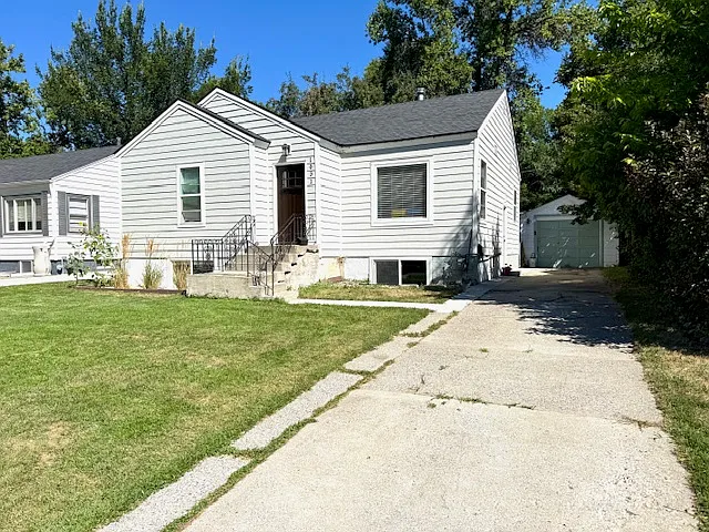1031 Harvard Ave — Photo 2