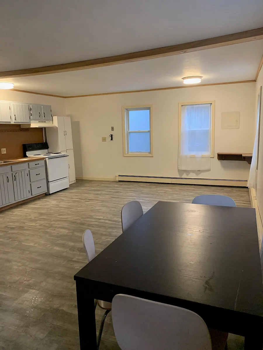 Building Photo - 251 Pleasant St #1