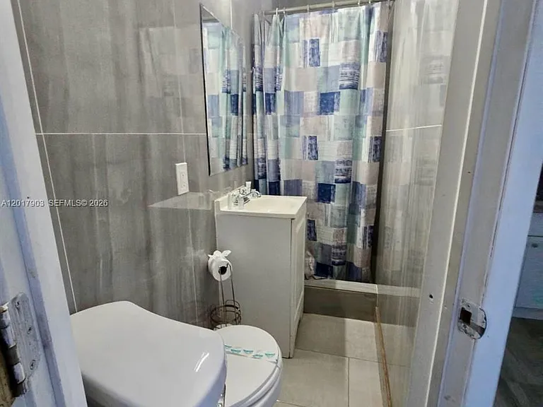 109 SE 9th St #6 — Photo 1