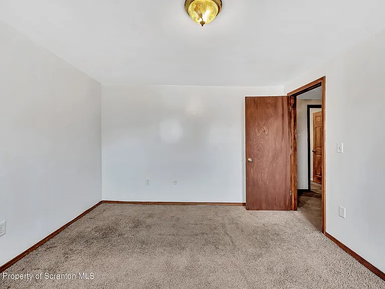 630 E Lackawanna Ave — Photo 21
