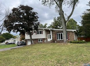 11 Harmer Ter, Wayne, NJ 07470