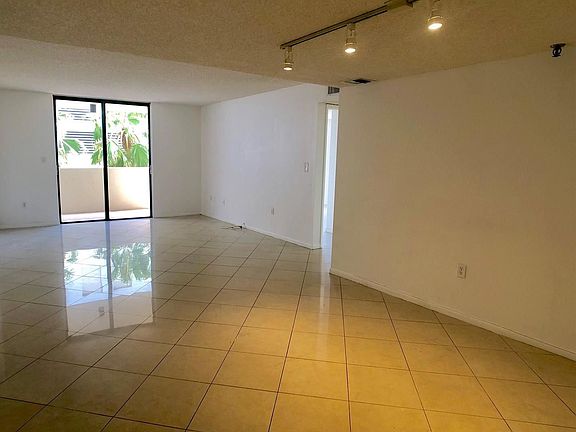 1621 Collins Ave 2