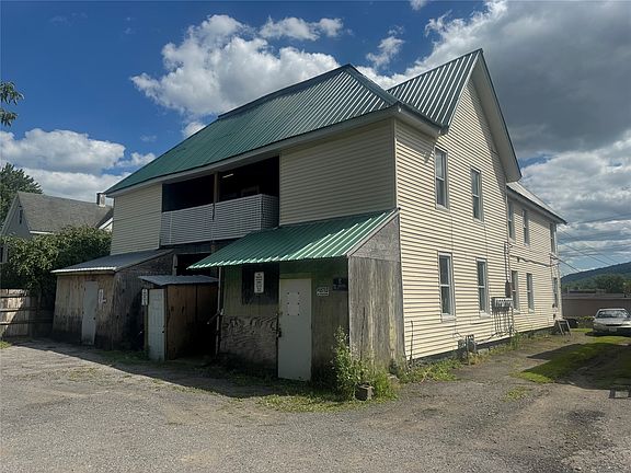 3rd image of 99 Robinson St