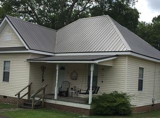 2 W 10th St, Chickamauga, GA 30707