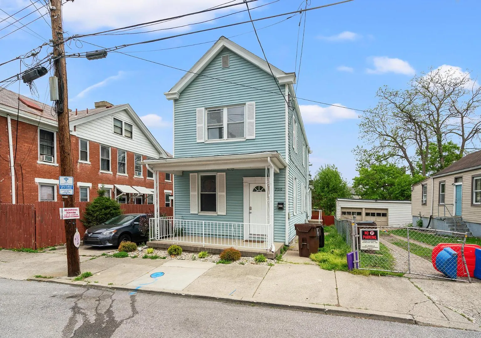 2210 Busse St — Photo 4