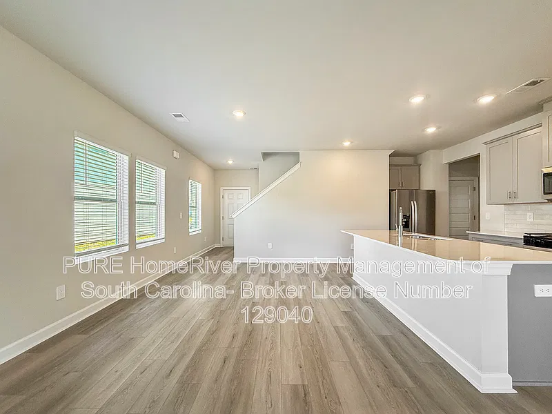 4 bed, 3.0 bath, 2100 sqft, $2,150 — Photo 3