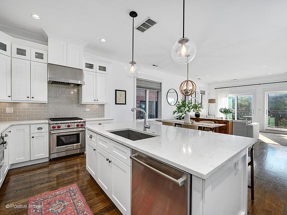 2nd image of 4011 N Paulina St Unit 3S