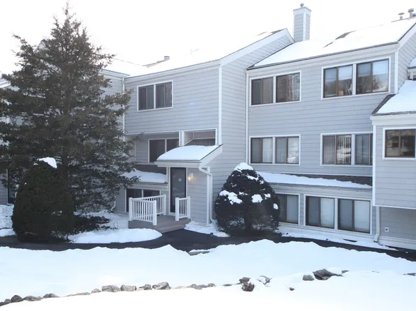 100 Rowayton Woods Dr, Norwalk, CT 06854