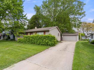 1054 Oxford Ct, Neenah, WI 54956