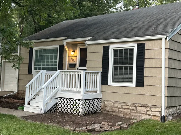 8013 Summit St, Kansas City, MO 64114