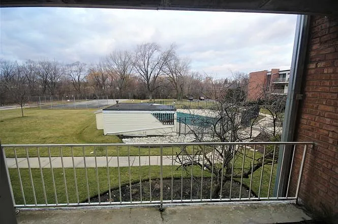 300 W Fullerton Ave #223 — Photo 18