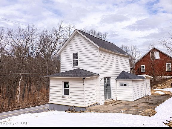 2nd image of 107 E Saylor Ave