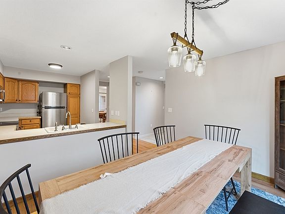 5th image of 36 Shady Brk