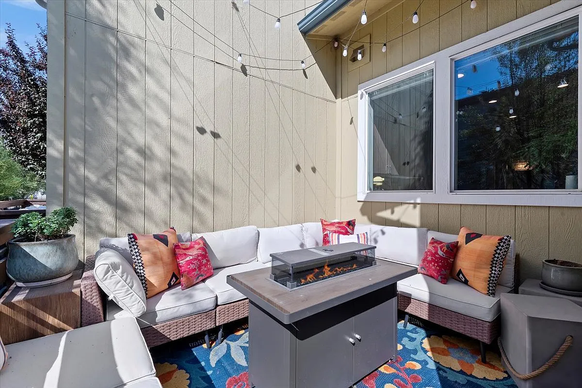3 bed, 2.5 bath, 1778 sqft, $2,800 — Photo 4