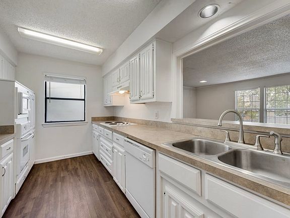 3rd image of 2163 Villa Pl