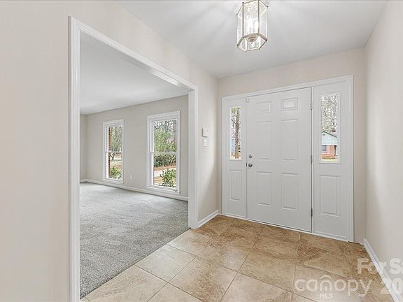 4th image of 818 Eaglewood Ave