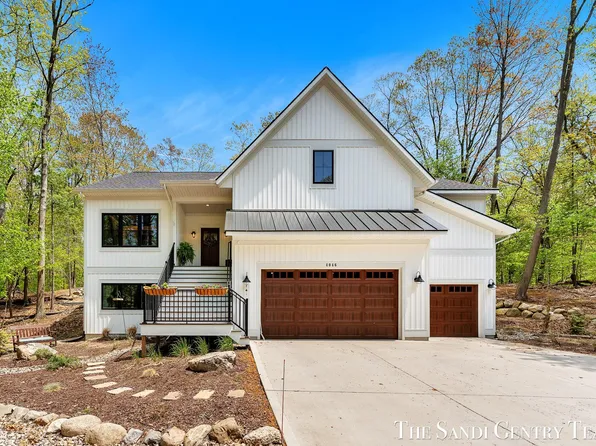 4046 Dunes Pkwy, Muskegon, MI 49441