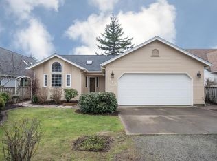 915 NE Fogarty St, Newport, OR 97365