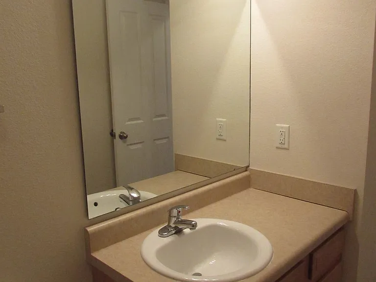114 Andrews Dr — Photo 17