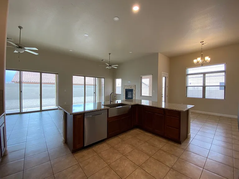5403 Grays Peak Trl NE — Photo 8