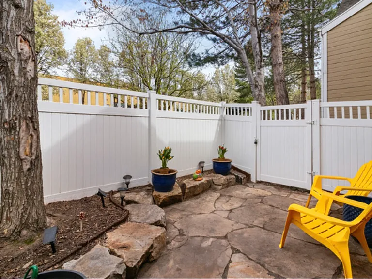 1498 E Foxboro Dr S #1 — Photo 13