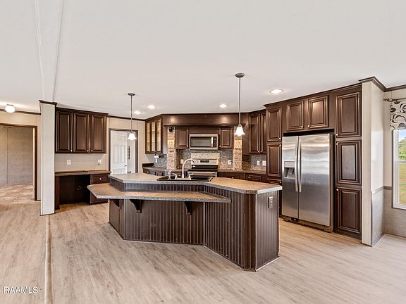 3rd image of 1302 Oakview Dr