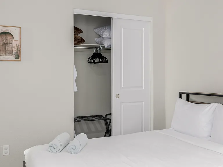 10406 Akron St — Photo 37