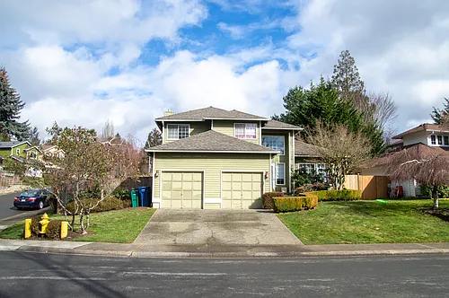 920 221st Ave NE Photo 1