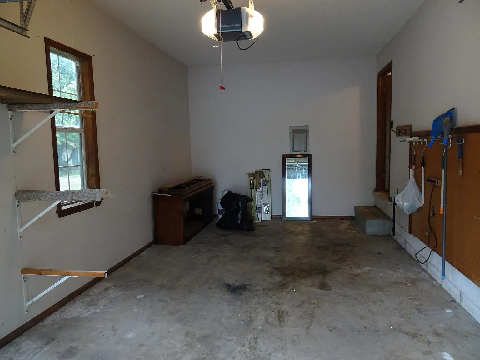 107 Cedar Hts — Photo 3