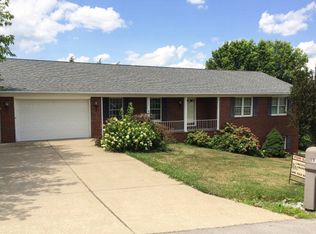 1591 W Algonquin Dr, Maysville, KY 41056