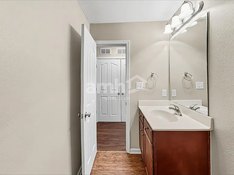 410 Lind Point Ln — Photo 12