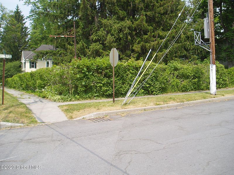 5th image of 214 Main Street