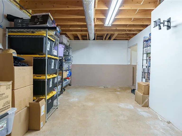 608 Adam Cir — Photo 32