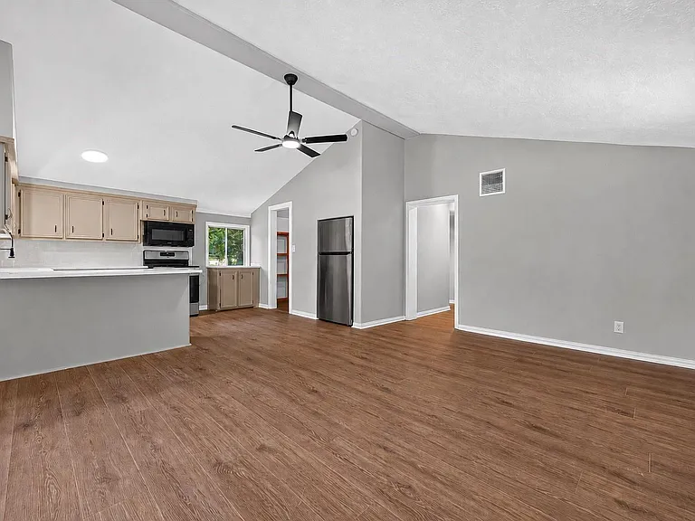 5693 Cessna Dr — Photo 9