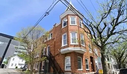 831 W Walnut St Photo 1