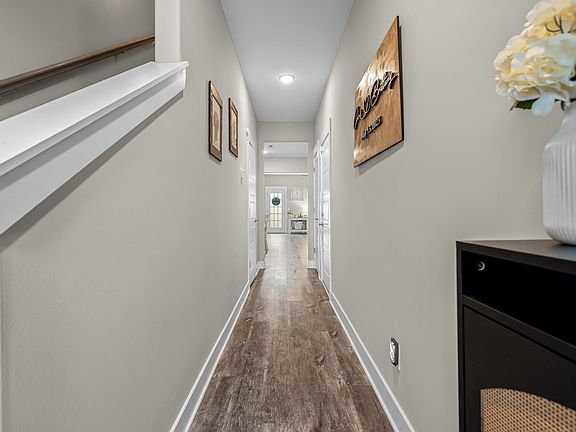 4th image of 4112 Suntropic Ln