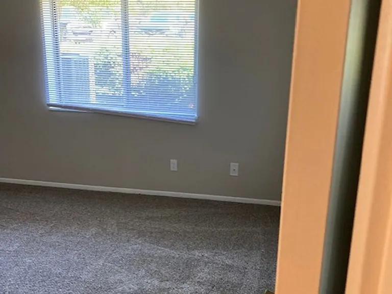 Hollow Hills Apartments — Photo 41