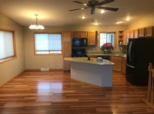 587 Tanzanite Dr, Dubuque, IA 52001