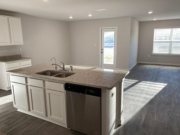 4th image of 271 Ryder Ln