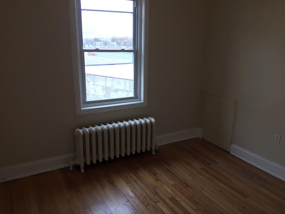 2nd image of 27 Stanwix St APT 1C