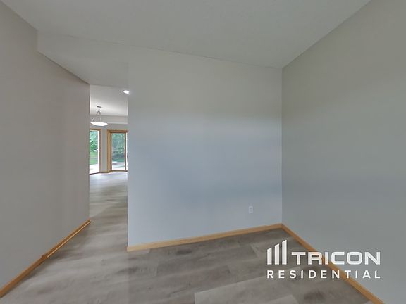 4th image of 516 Lincoln Dr NE