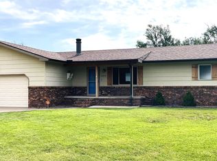 5284 Timber Creek Cir, Great Bend, KS 67530