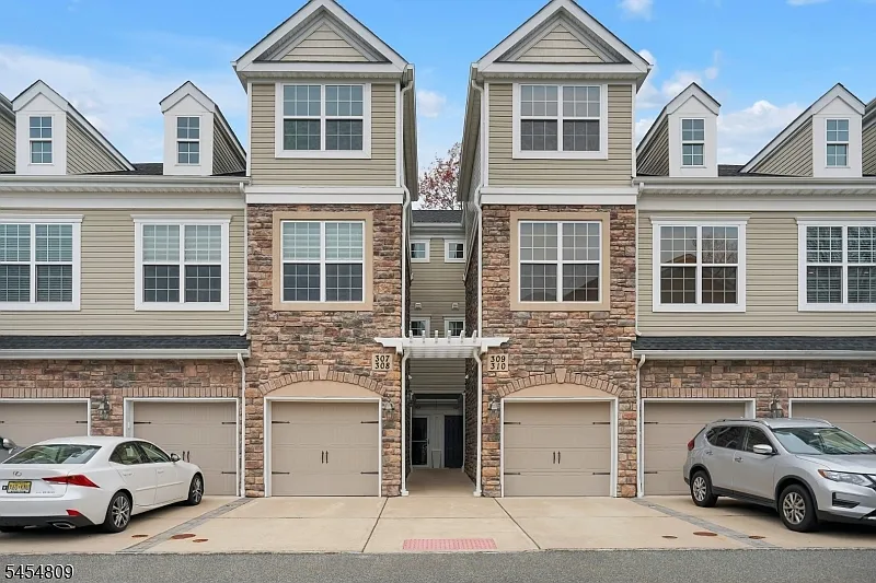 3 bed, 2.5 bath, $3,700 — Photo 1