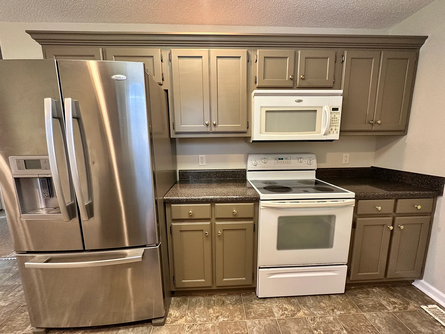 3 bed, 1582 sqft, $2,300 — Photo 4